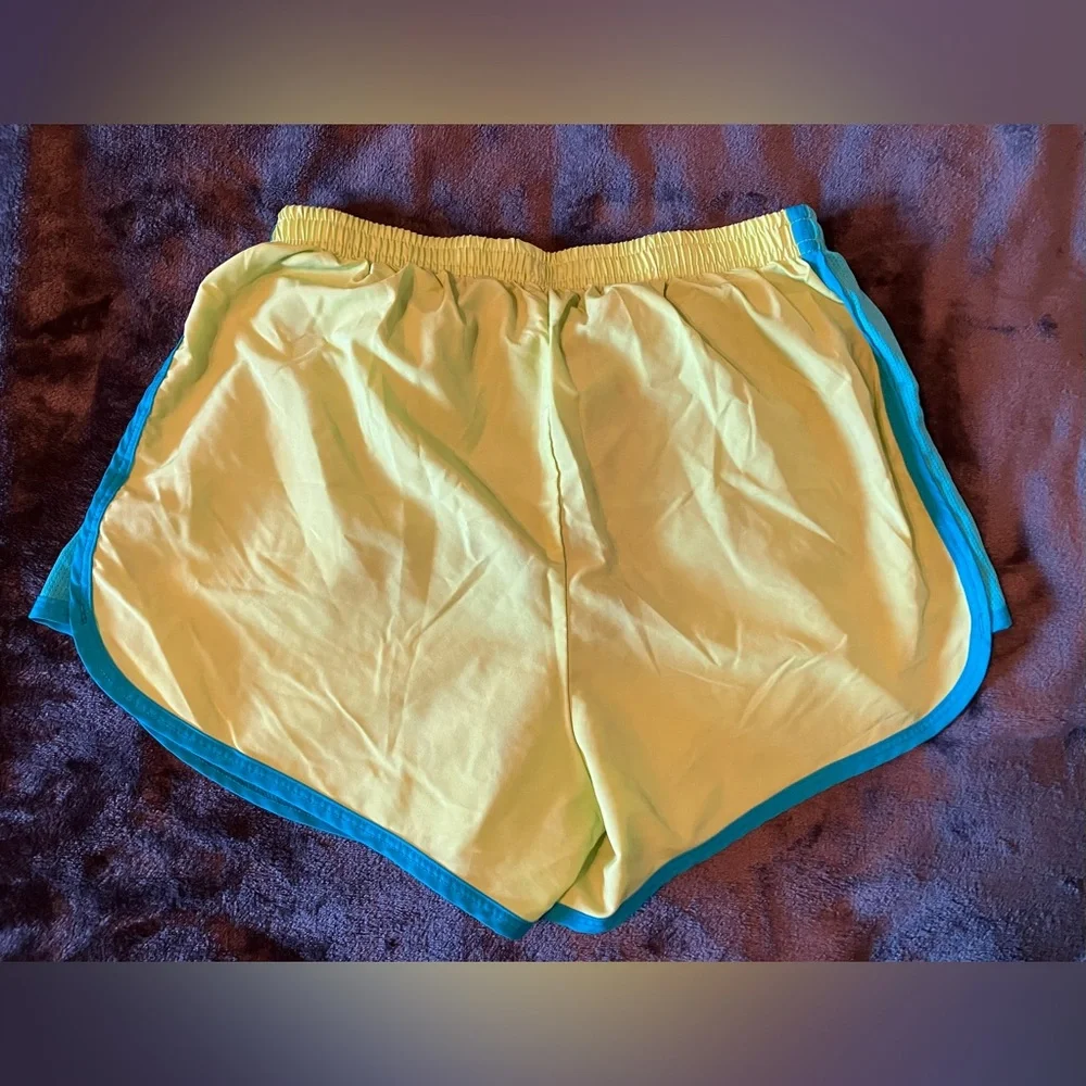 Reebok PlayDry Short with built-in brief & pocket - Picture 4 of 8